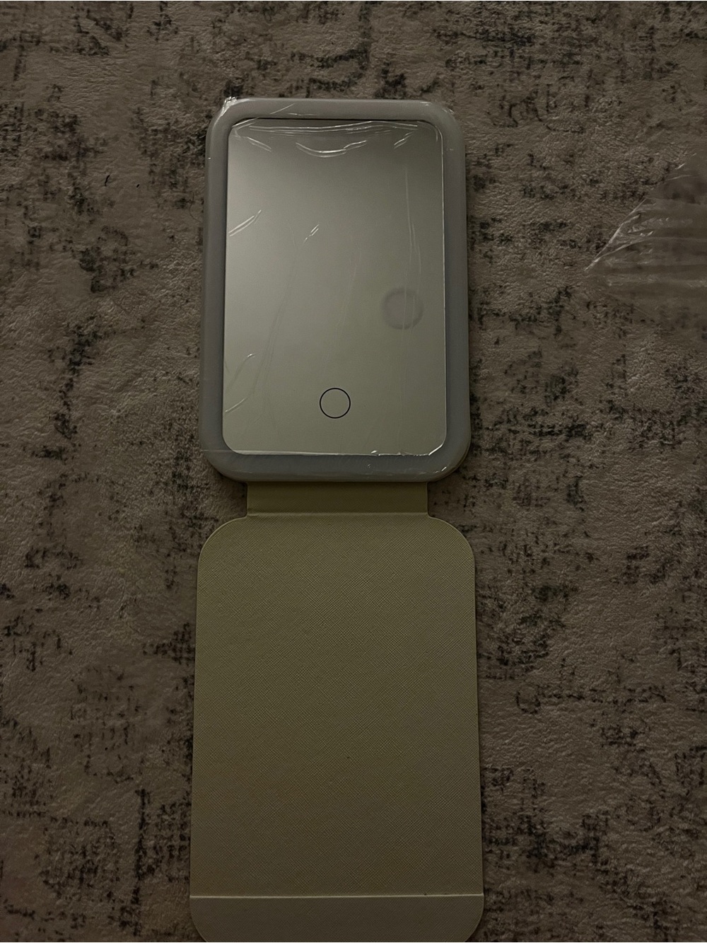 Foldable mirror with light